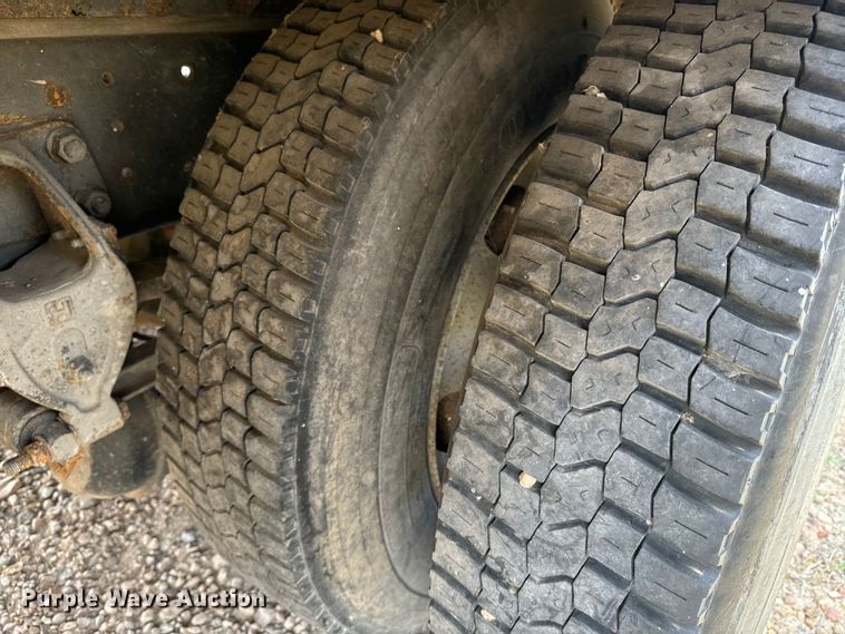 image for item DQ6910 2002 Chevrolet C6500 Crew Cab flatbed truck