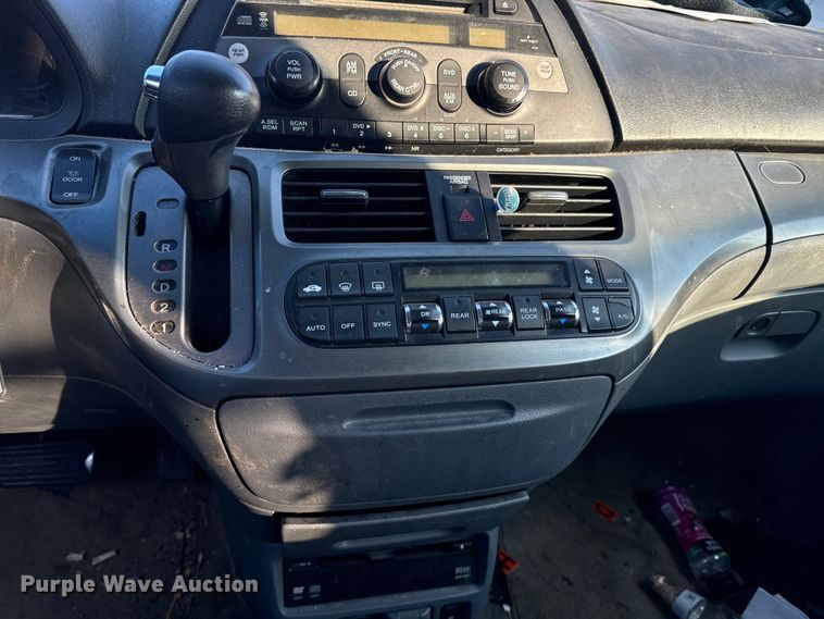 image for item DQ6912 2005 Honda Odyssey van