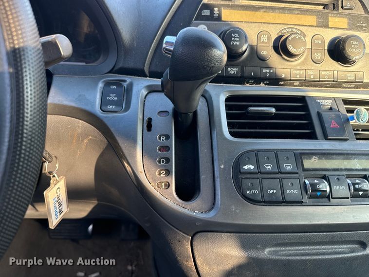 image for item DQ6912 2005 Honda Odyssey van