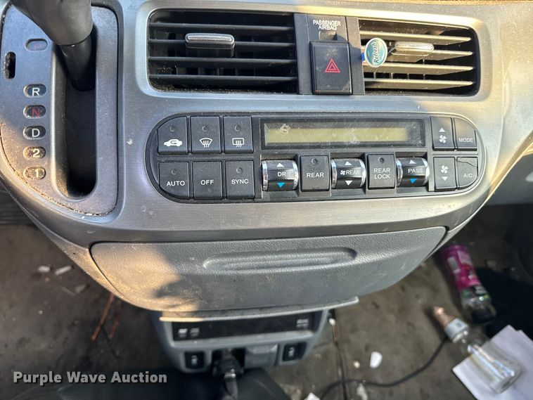 image for item DQ6912 2005 Honda Odyssey van