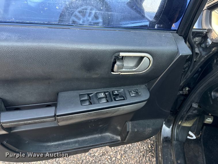 image for item DQ6914 2004 Mitsubishi  Endeavor SUV