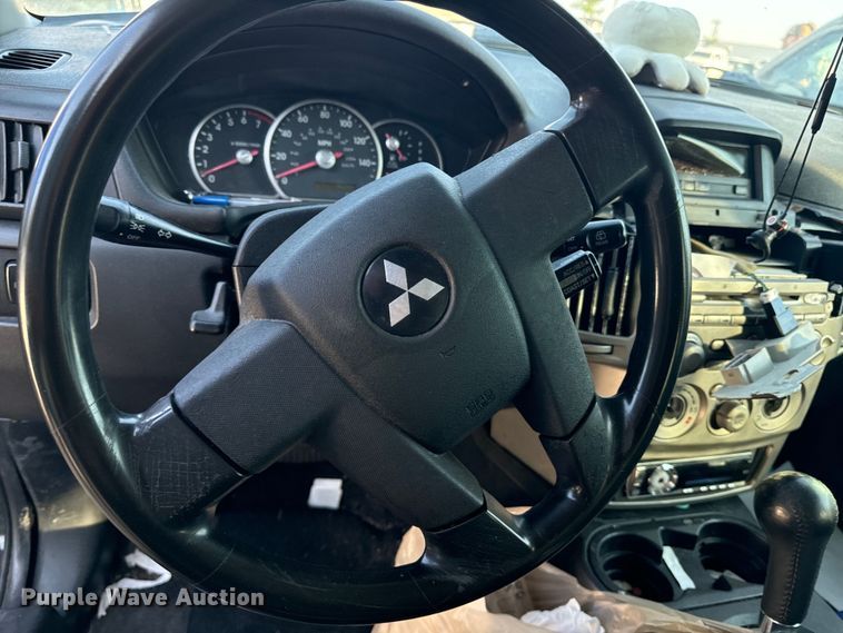 image for item DQ6914 2004 Mitsubishi  Endeavor SUV