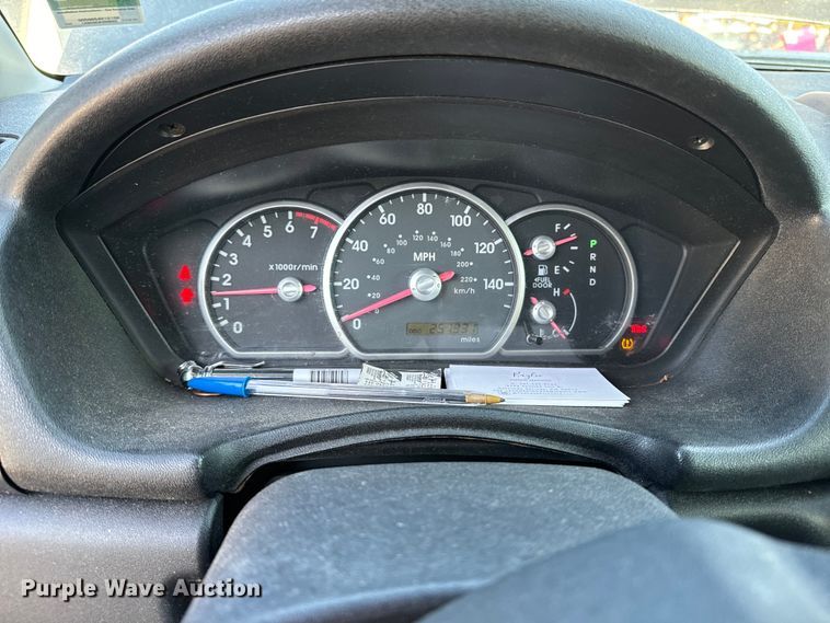 image for item DQ6914 2004 Mitsubishi  Endeavor SUV