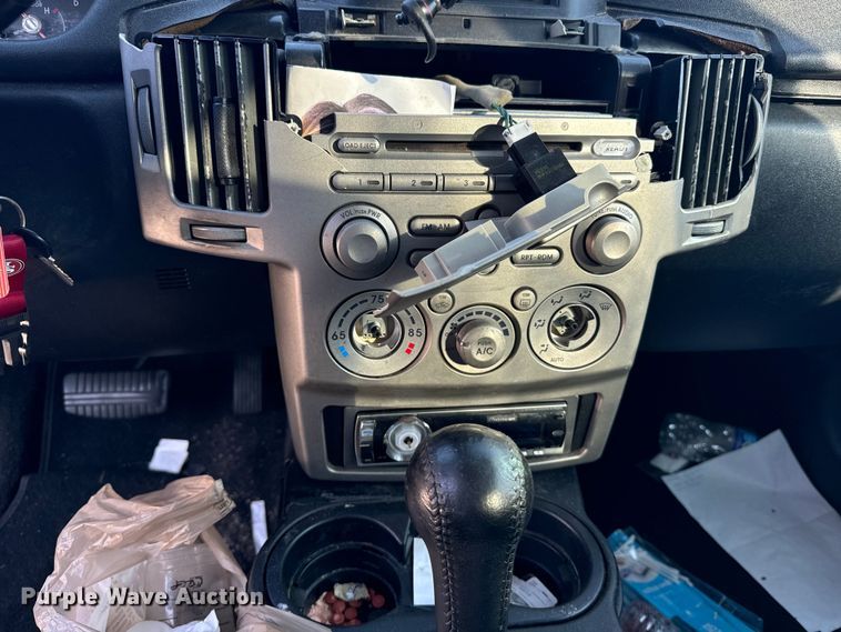 image for item DQ6914 2004 Mitsubishi  Endeavor SUV