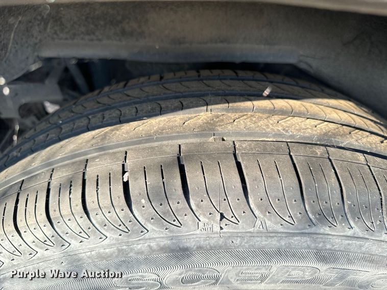 image for item DQ6914 2004 Mitsubishi  Endeavor SUV