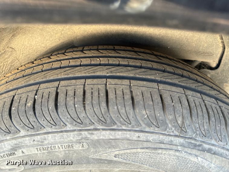 image for item DQ6914 2004 Mitsubishi  Endeavor SUV