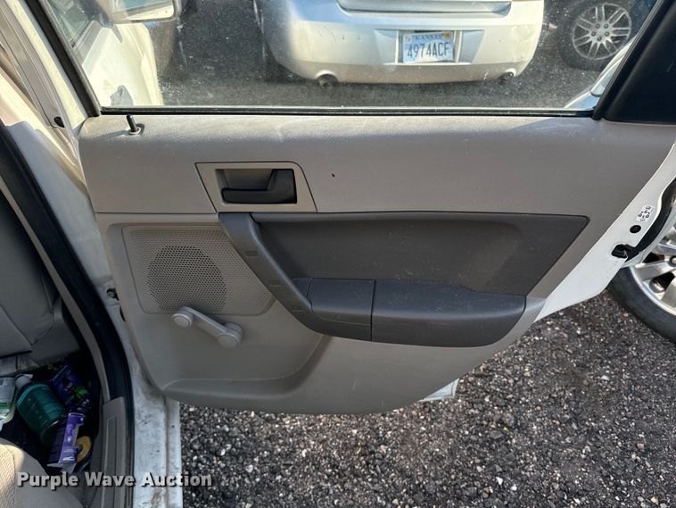 image for item DQ6915 2010 Ford Focus 