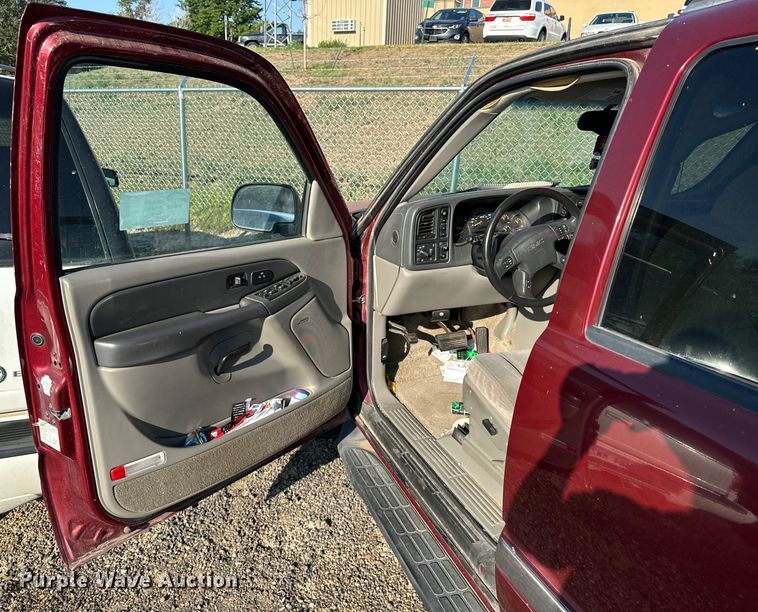 image for item DQ6916 2003 GMC Yukon SUV