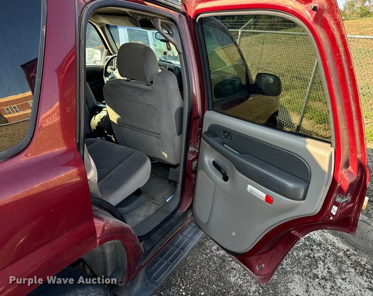 image for item DQ6916 2003 GMC Yukon SUV