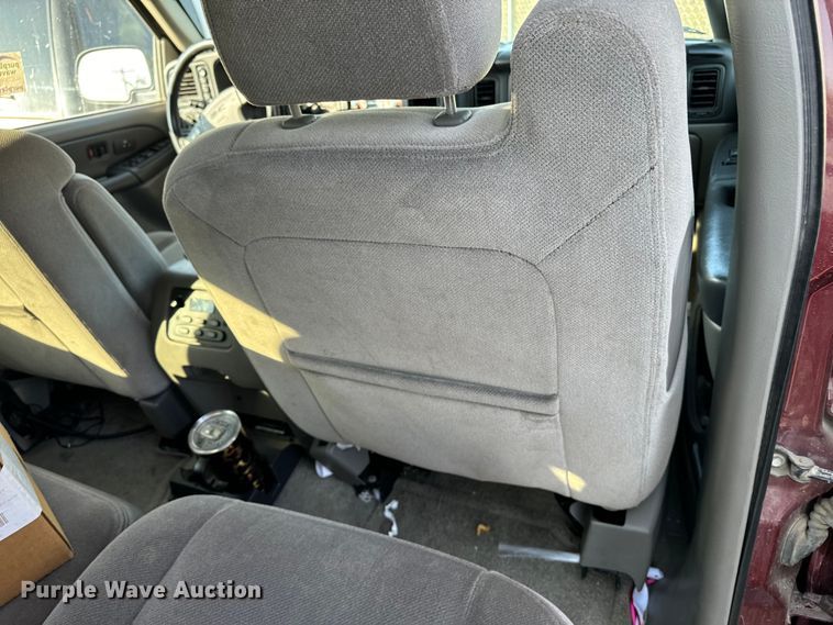 image for item DQ6916 2003 GMC Yukon SUV