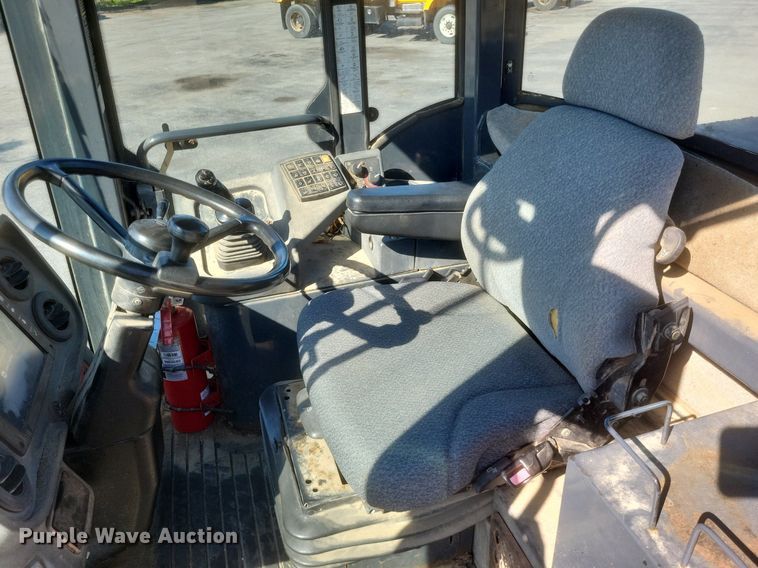 image for item DR4890 2005 John Deere  444J wheel loader