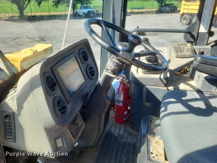 image for item DR4890 2005 John Deere  444J wheel loader