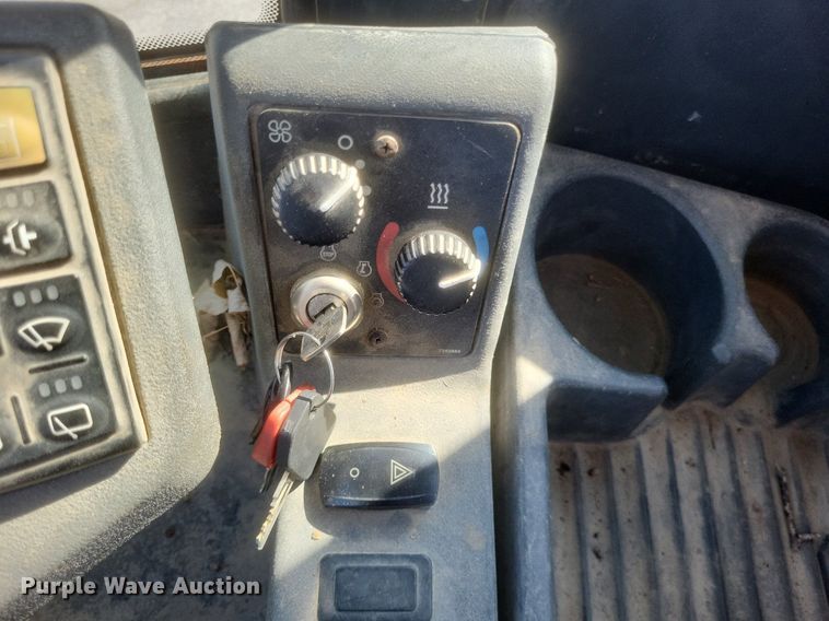 image for item DR4890 2005 John Deere  444J wheel loader