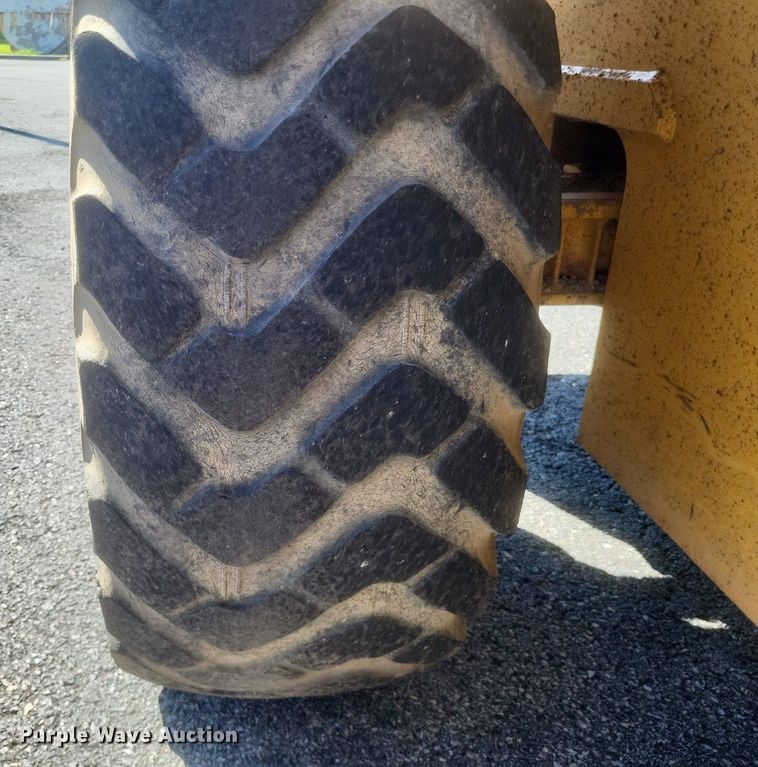 image for item DR4890 2005 John Deere  444J wheel loader