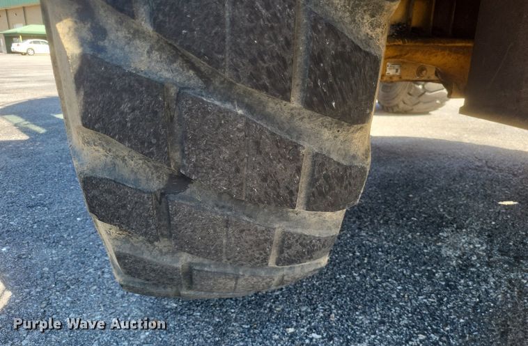 image for item DR4890 2005 John Deere  444J wheel loader