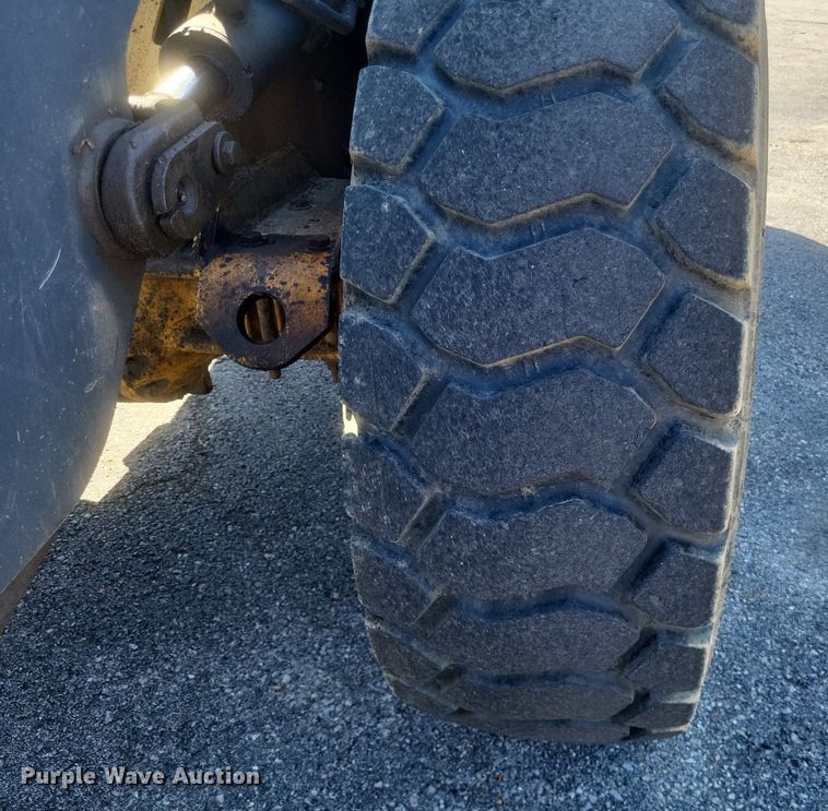 image for item DR4890 2005 John Deere  444J wheel loader