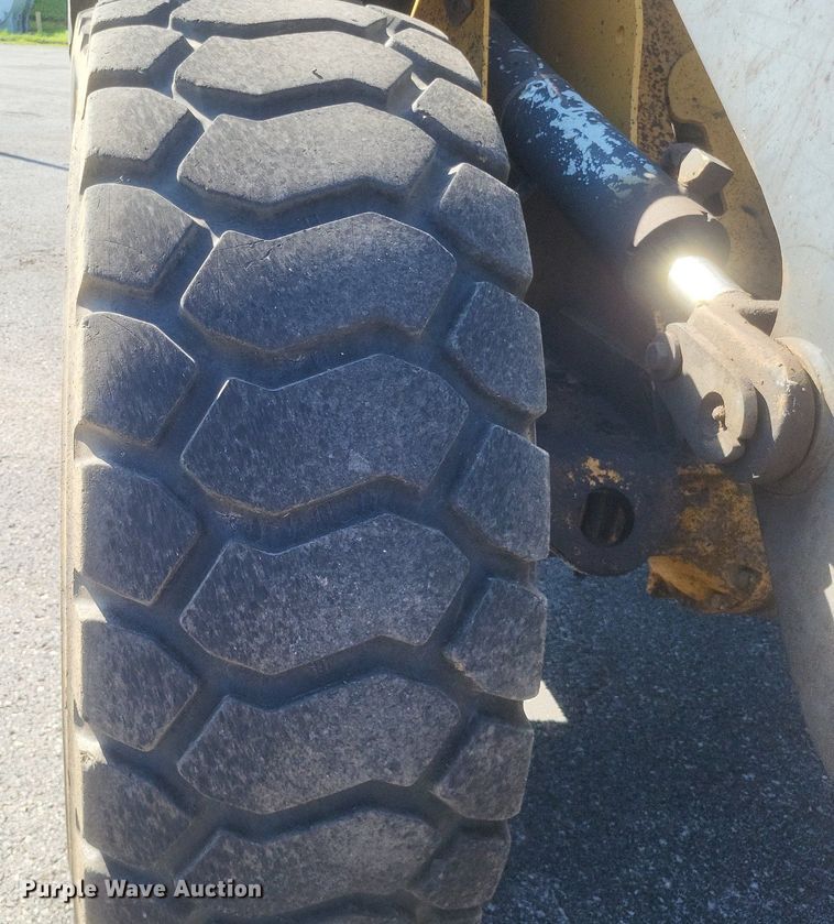 image for item DR4890 2005 John Deere  444J wheel loader