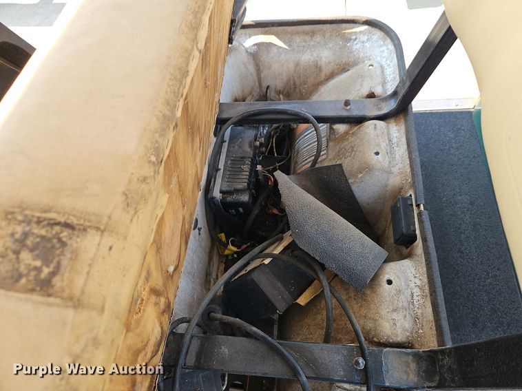 image for item DR8732 (3) golf carts