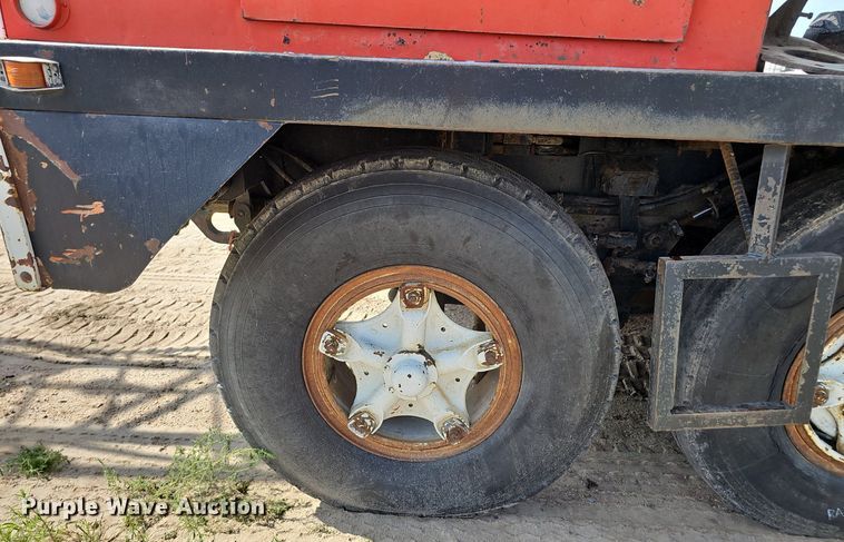 image for item DS4651 1982 FMC Link-Belt HC-78B crane