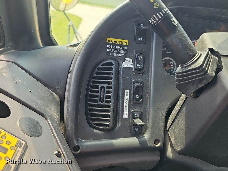 image for item DS4654 2009 Freightliner B2B school bus