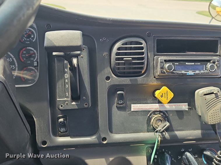 image for item DS4654 2009 Freightliner B2B school bus