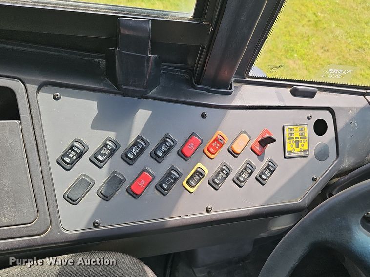 image for item DS4654 2009 Freightliner B2B school bus