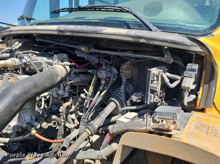 image for item DS4654 2009 Freightliner B2B school bus