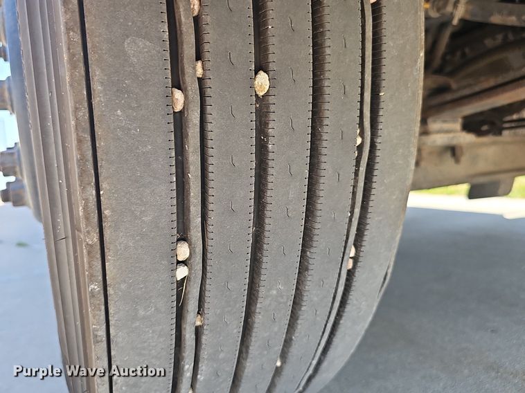 image for item DS4654 2009 Freightliner B2B school bus