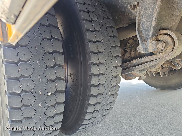 image for item DS4654 2009 Freightliner B2B school bus