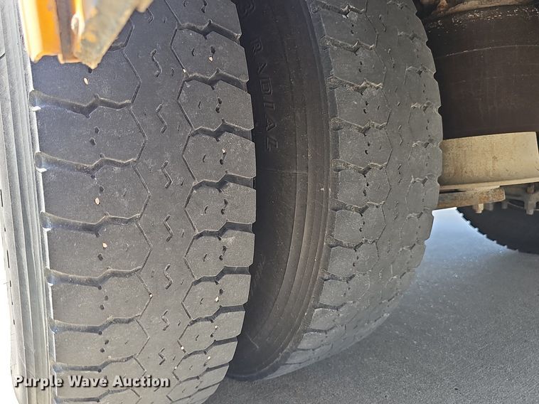 image for item DS4654 2009 Freightliner B2B school bus