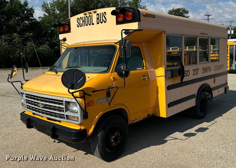 image for item DX3472 1994 Chevrolet  G30 school bus