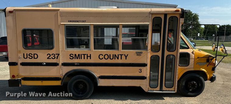 image for item DX3472 1994 Chevrolet  G30 school bus