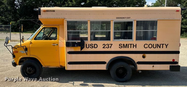 image for item DX3472 1994 Chevrolet  G30 school bus