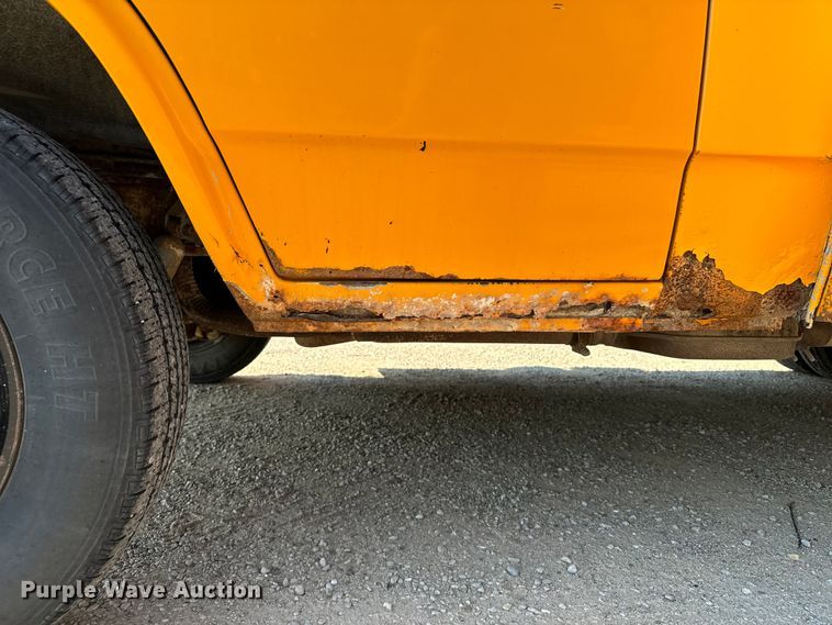 image for item DX3472 1994 Chevrolet  G30 school bus