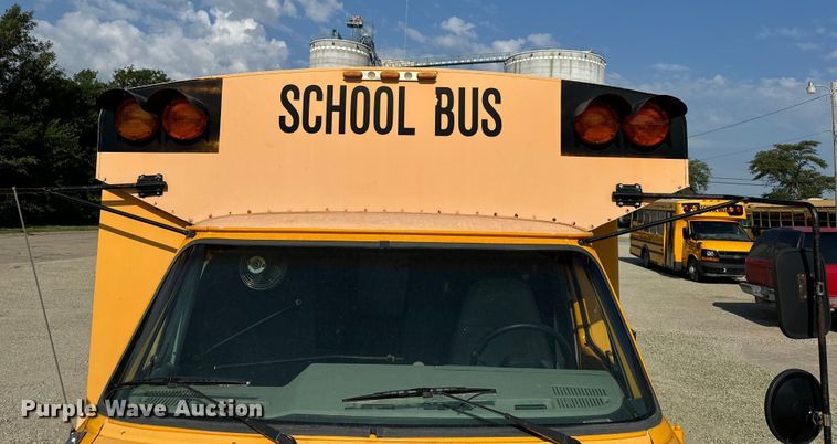 image for item DX3472 1994 Chevrolet  G30 school bus