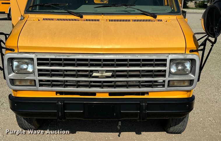 image for item DX3472 1994 Chevrolet  G30 school bus