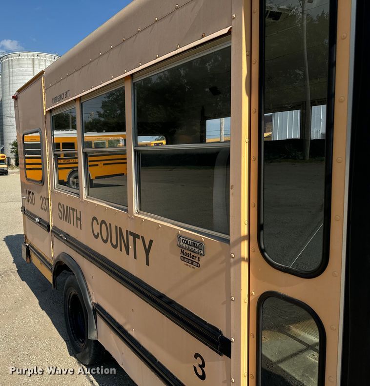 image for item DX3472 1994 Chevrolet  G30 school bus