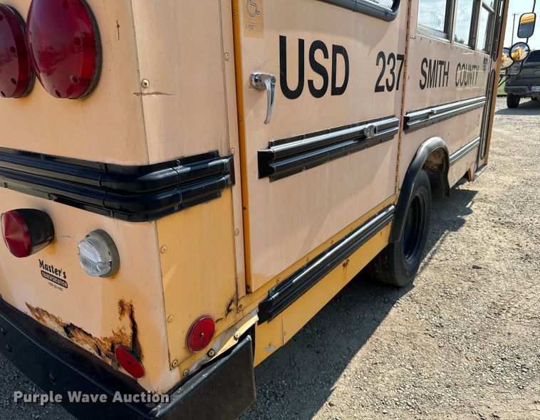 image for item DX3472 1994 Chevrolet  G30 school bus