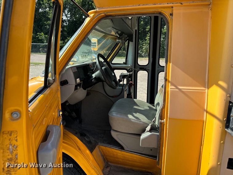 image for item DX3472 1994 Chevrolet  G30 school bus