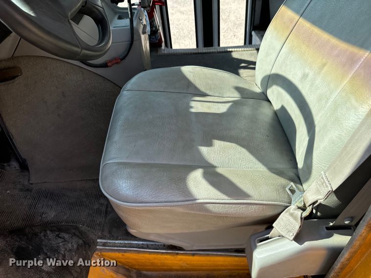 image for item DX3472 1994 Chevrolet  G30 school bus