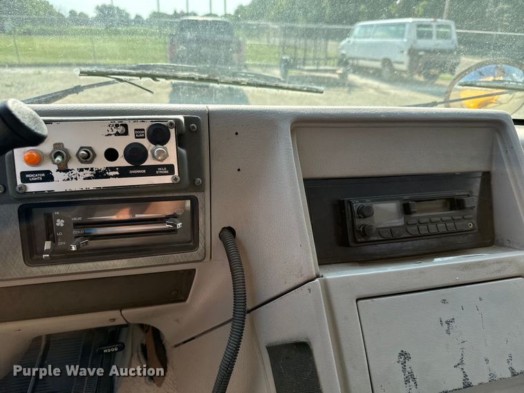 image for item DX3472 1994 Chevrolet  G30 school bus