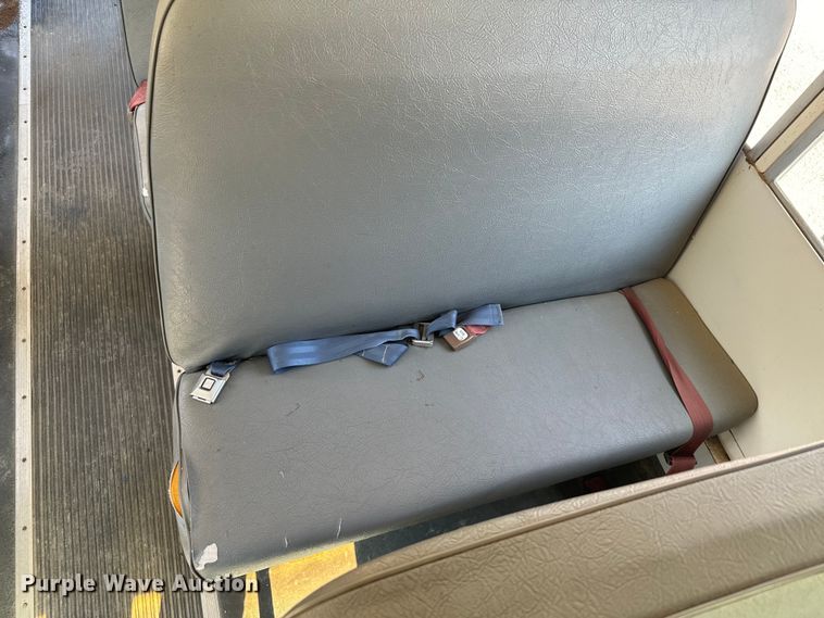 image for item DX3472 1994 Chevrolet  G30 school bus