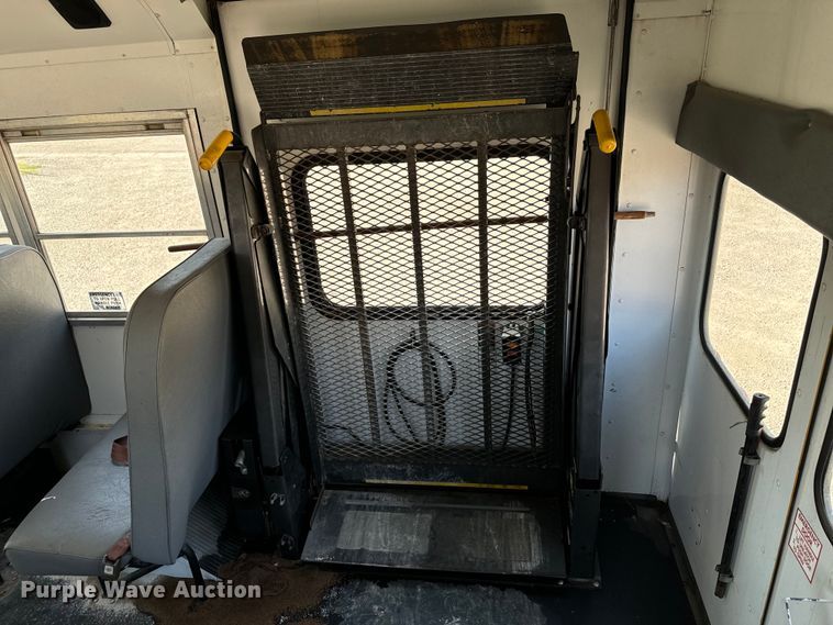 image for item DX3472 1994 Chevrolet  G30 school bus