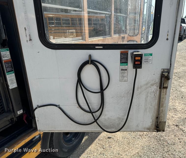 image for item DX3472 1994 Chevrolet  G30 school bus