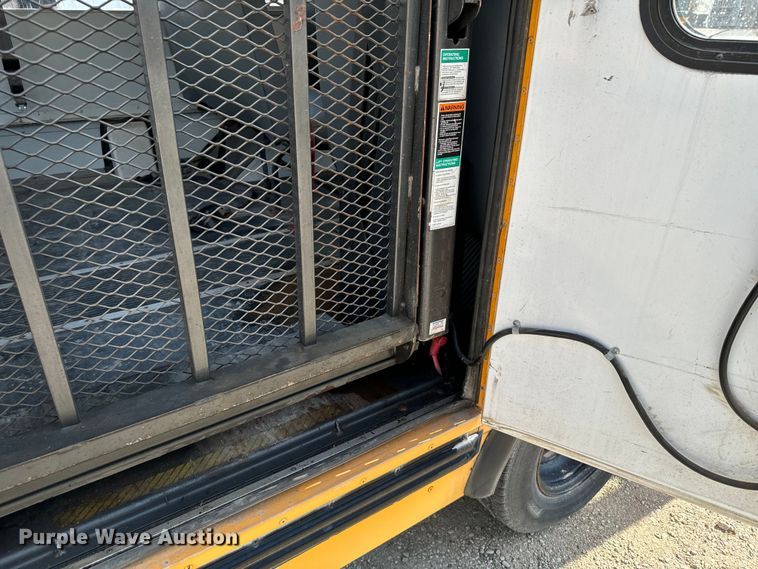 image for item DX3472 1994 Chevrolet  G30 school bus