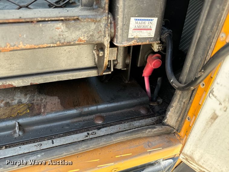 image for item DX3472 1994 Chevrolet  G30 school bus