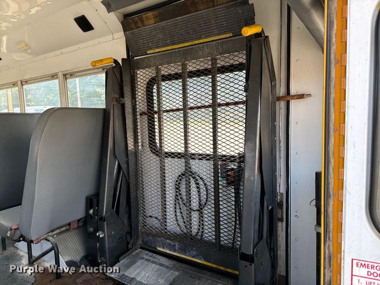 image for item DX3472 1994 Chevrolet  G30 school bus