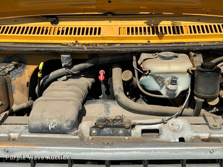 image for item DX3472 1994 Chevrolet  G30 school bus