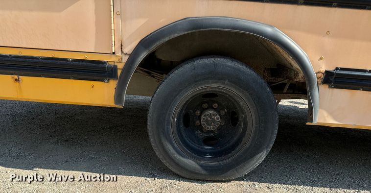 image for item DX3472 1994 Chevrolet  G30 school bus