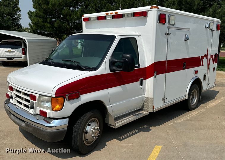 image for item DX3480 2003 Ford E350 ambulance